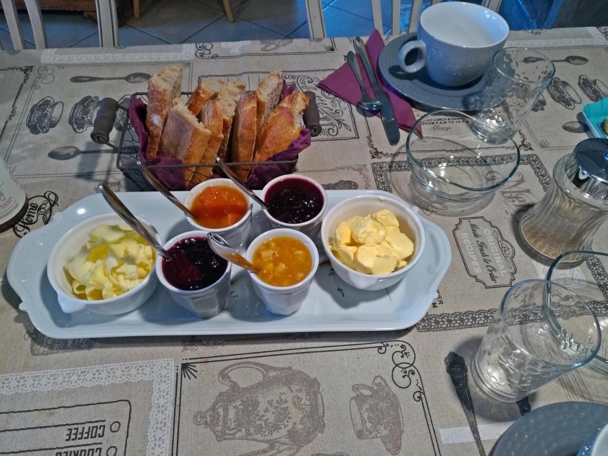 Bed and Breakfast La Voureyline Saint-Antoine  Exterior foto
